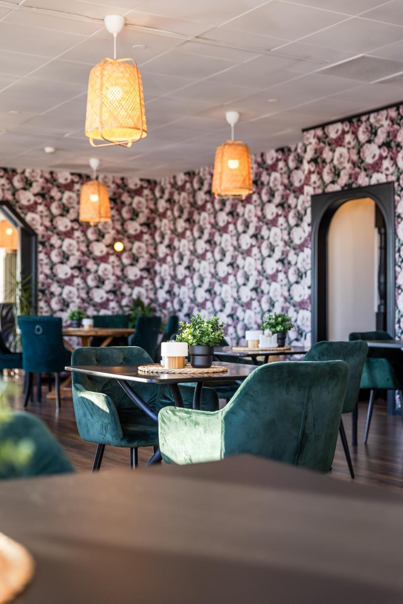 Hotell Kung Goesta By First Mora Eksteriør bilde